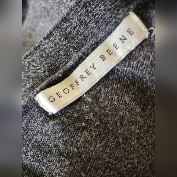 Geoffrey Beene Cardigan, Men's Med, Dark Gray, & Light Gray Checkered Cardigan - Picture 4 of 5